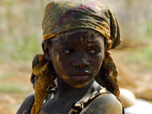 Westafrika, Burkina Faso: Erlebnisreise - Gesicht mit gelber Bemalung